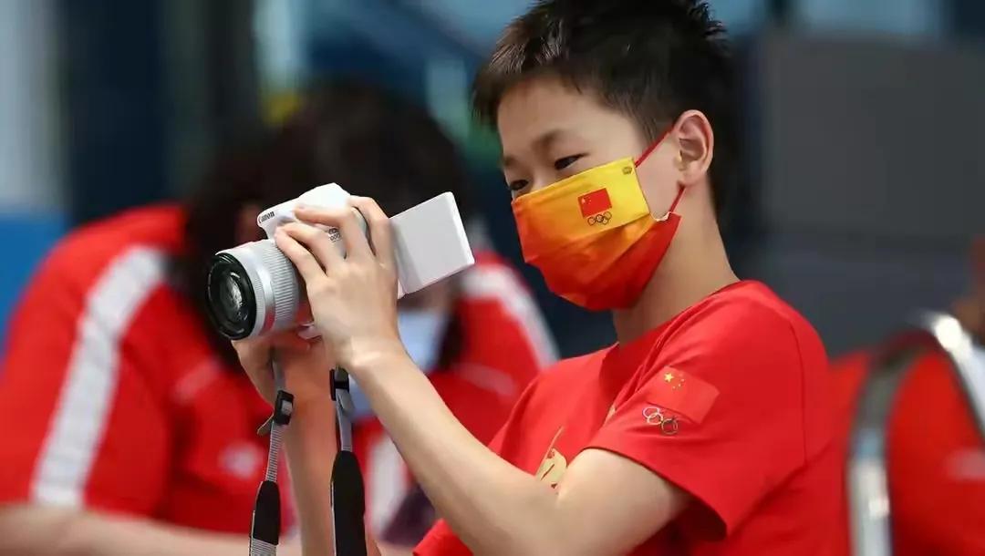全红婵大学院长是苏炳添全红婵和苏炳添都是中国的优秀运动员，但二者并无直接关联。全红婵是中国跳水运动员，苏炳添则是中国短跑运动员。关于全红婵大学院长是否为苏炳添，目前没有公开信息表明这一点。
