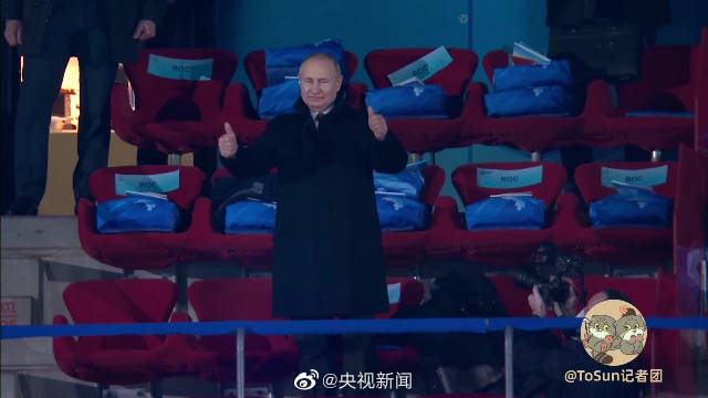 普京看到中国观众一秒切换中文问候普京看到中国观众一秒切换中文问候，跨文化交流的魅力